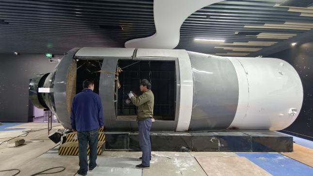 通辽市奈曼旗科技馆航空航天展厅开始设备安装