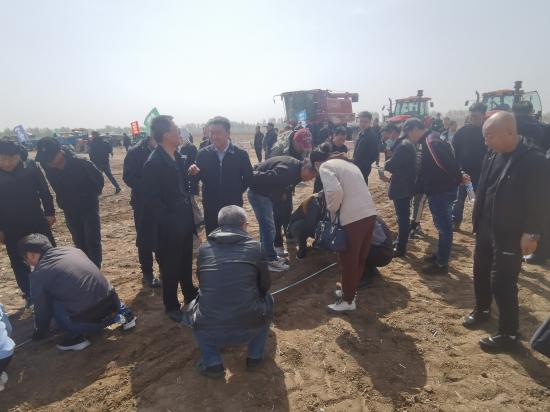 2023.4.27科尔沁区科协召开节水增效多元化种植暨免耕播种技术培训活动1