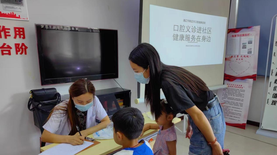 2023.8.10科尔沁区科协开展“口腔义诊进社区 健康服务在身边”活动1