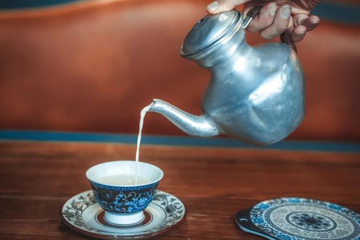 热气腾腾的西藏酥油茶