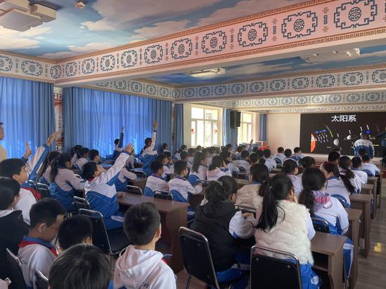 2024.3.26弘扬科学家精神 逐少年强国之梦——中国科学家精神宣讲团通辽行在科尔沁区开讲2