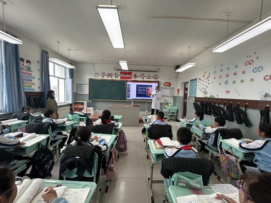 2024.4.15科尔沁区科协开展中（蒙）医药文化科普进校园活动2