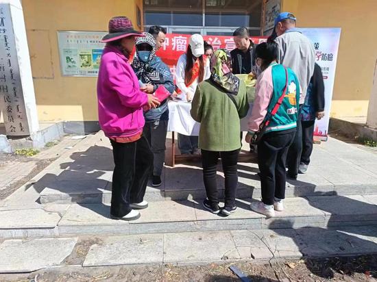 2024.4.22科尔沁区科协开展全国肿瘤防治宣传周科普活动6