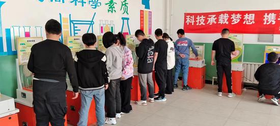 2024.4.26让“科技”之光点亮校园 —— 科尔沁区科协科普大篷车进校园活动2
