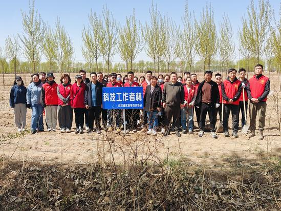 2024.4.25同植科技林、共铸党建魂——科尔沁区科协组织广大科技工作者开展义务植树活动4 - 复件(2)