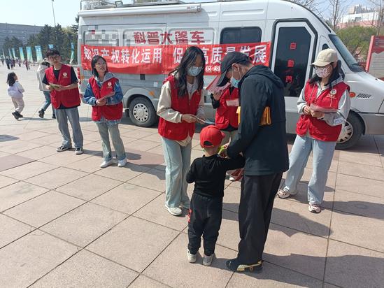 2024.4.23科尔沁区科协开展2024年知识产权宣传周活动4