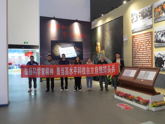 e8bda7d423e8c4c481ff3c99659f9f0