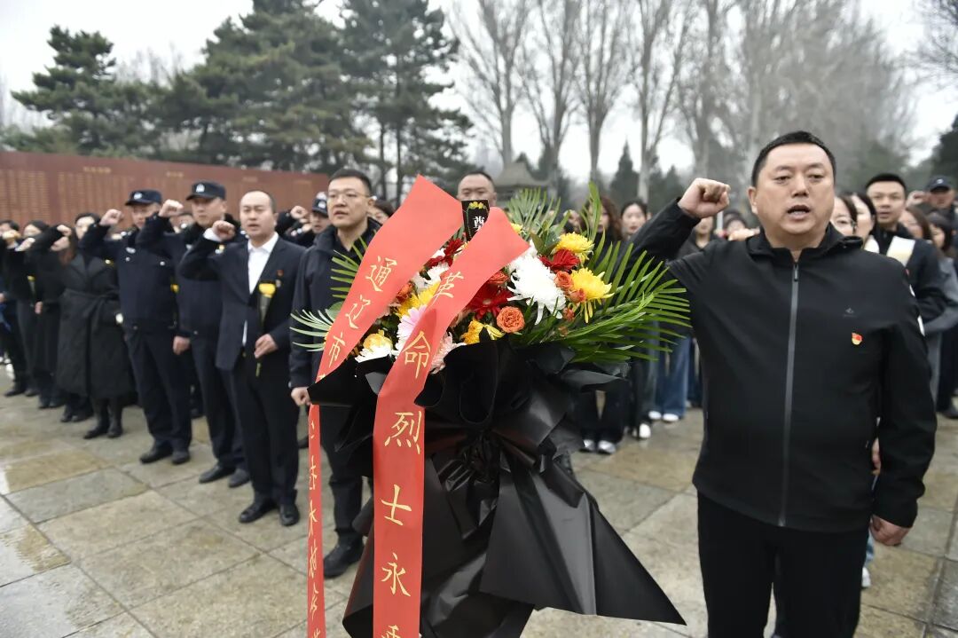 缅怀革命先烈 传承红色精神 市直科协系统开展清明祭英烈主题党日活动3