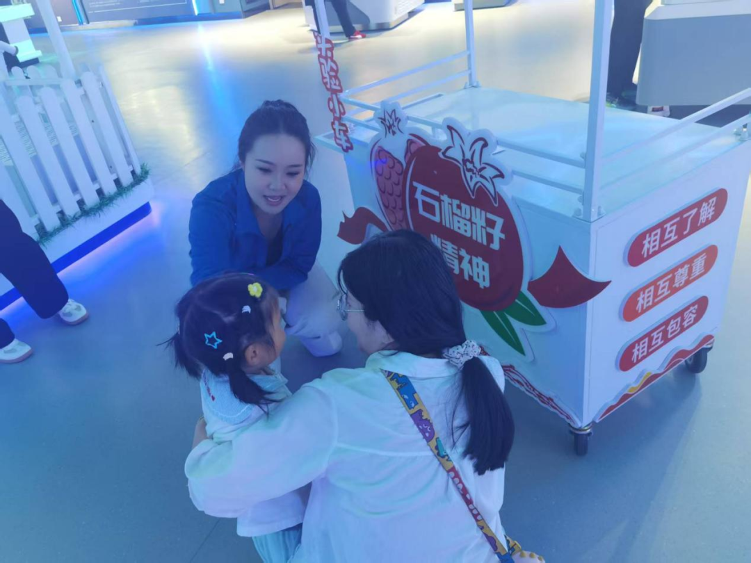绘就民族团结同心画卷6